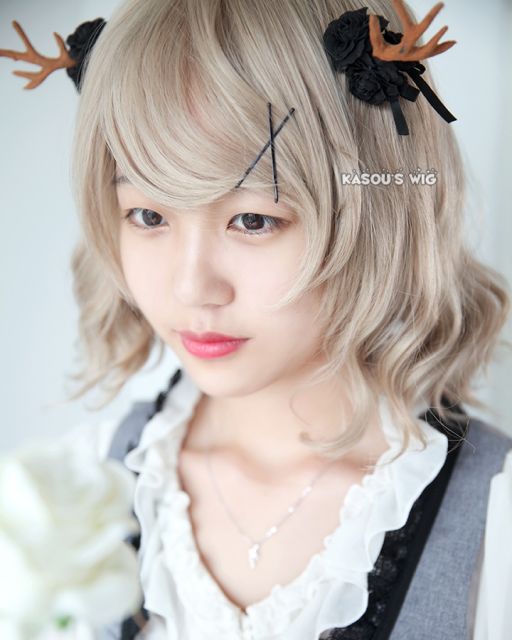 S-4 / KA015 ash blonde loose beach waves lolita . harajuku wig with bangs .35cm .