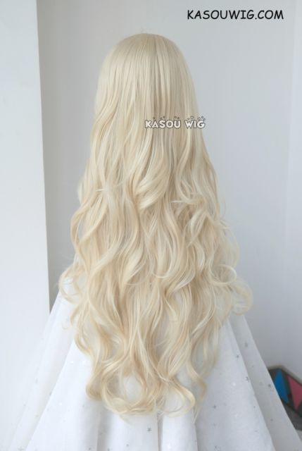 L-3 / KA006 light blonde long layers loose waves cosplay wig . heat-resistant fiber