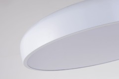 ဟိုတယ်၊ ဗီလာ၊ အိမ်၊ စားသောက်ဆိုင်၊ စားသောက်ဆိုင်များတွင် တပ်ဆင်ထားသော အဖြူရောင် acrylic မှန်ဘီလူးဖြင့် သီးသန့် LED 3000K White Flush-Mount Ceiling Light