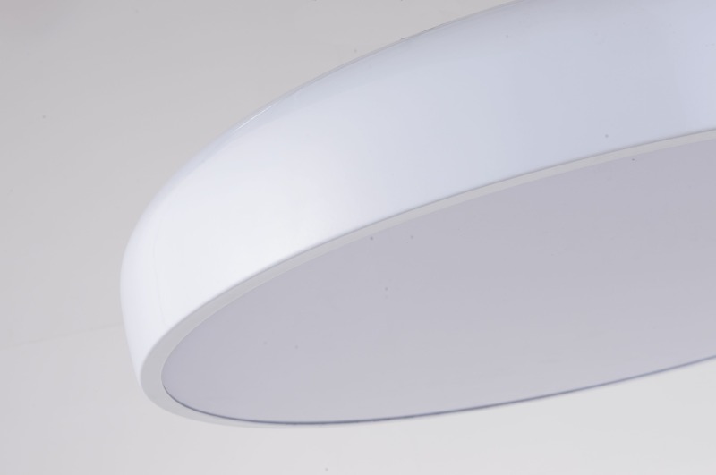 ဟိုတယ်၊ ဗီလာ၊ အိမ်၊ စားသောက်ဆိုင်၊ စားသောက်ဆိုင်များတွင် တပ်ဆင်ထားသော အဖြူရောင် acrylic မှန်ဘီလူးဖြင့် သီးသန့် LED 3000K White Flush-Mount Ceiling Light