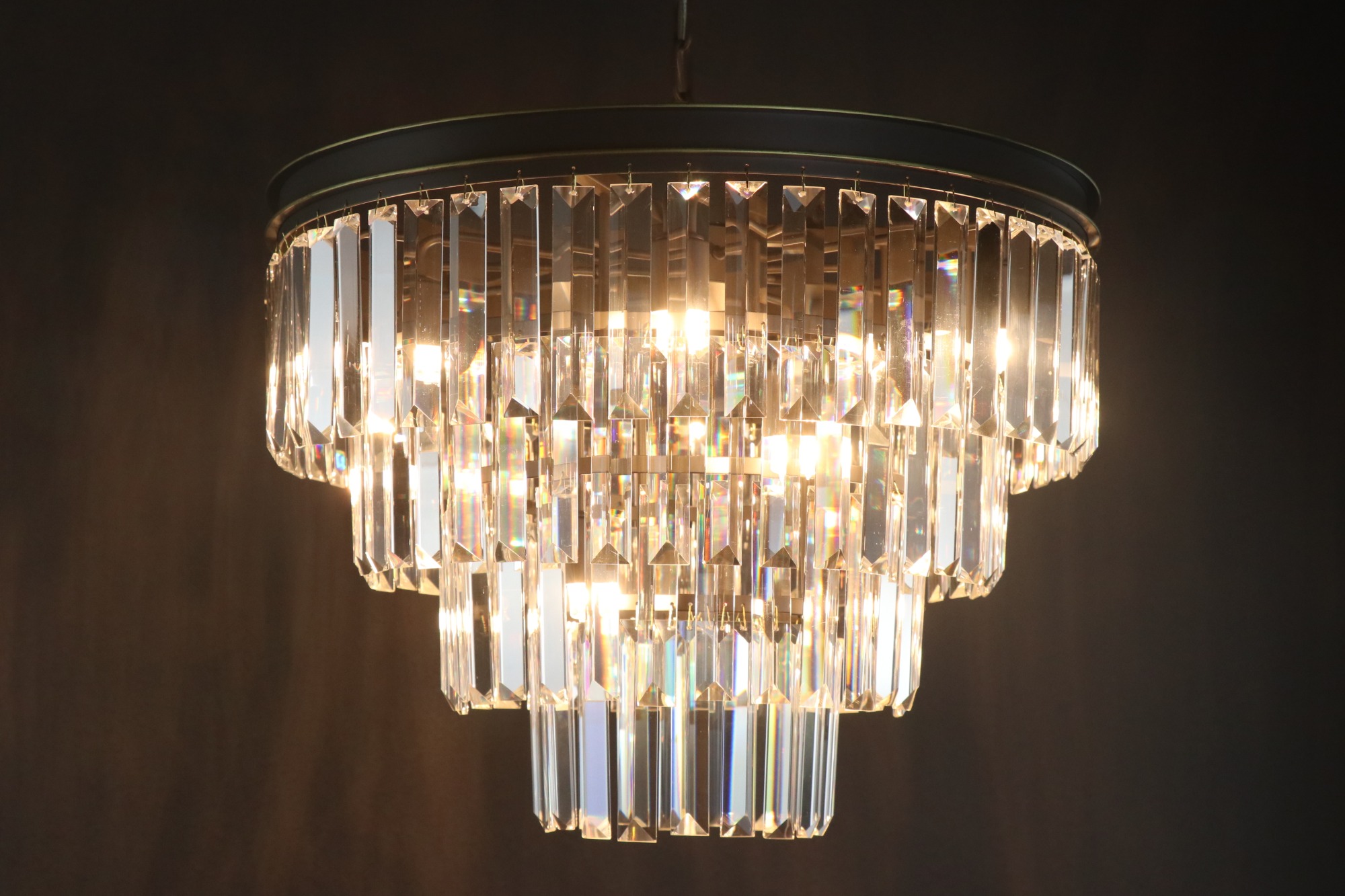 မီးလုံး 3 လုံး Crystal wall lamp၊ Luxury Design၊ ဇိမ်ခံ Crystal wall lamp များကို ဟိုတယ်၊ Villa၊ Home၊ Retaurant တွင် တပ်ဆင်ထားသည်။ Gold/Chrome/Painting သည် သင့်ရွေးချယ်မှုအတွက်ဖြစ်သည်။