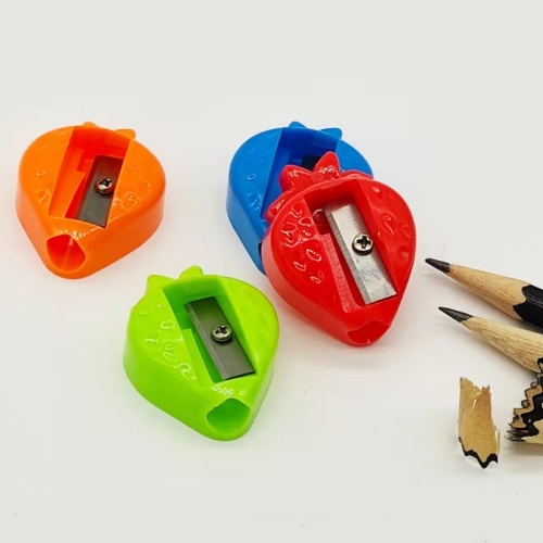 Modeling pencil sharpener；strawberry pencil sharpener