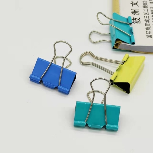 Colorful medium long tail clip