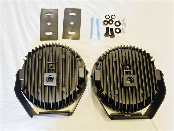 Roadvision LED Driving Light Set 9in DLE 11-32V 105W 10400lm IP68 Combo Beam + Covers Pair