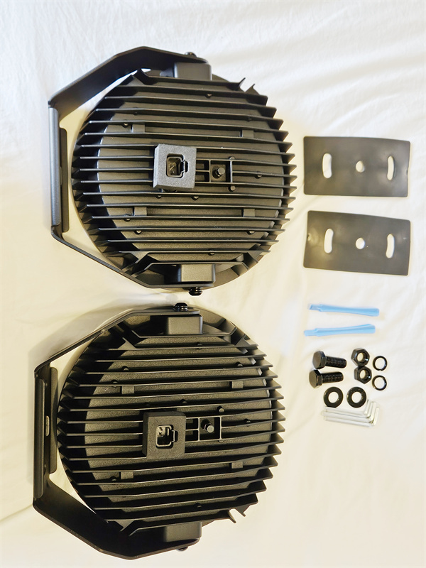 Roadvision LED Driving Light Set 9in DLE 11-32V 105W 10400lm IP68 Combo Beam + Covers Pair