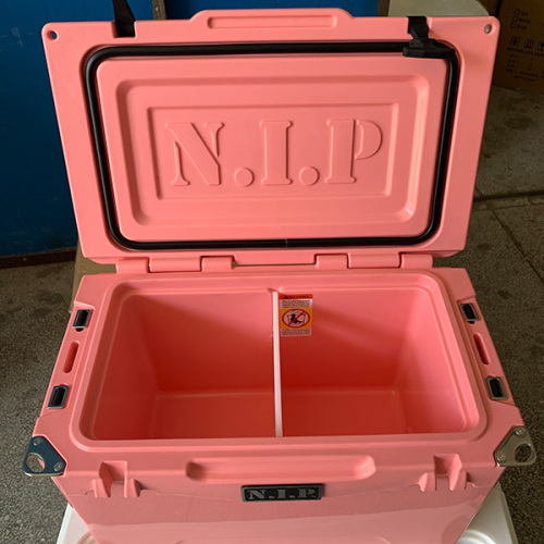 Embossed(Egraved) logo on lid