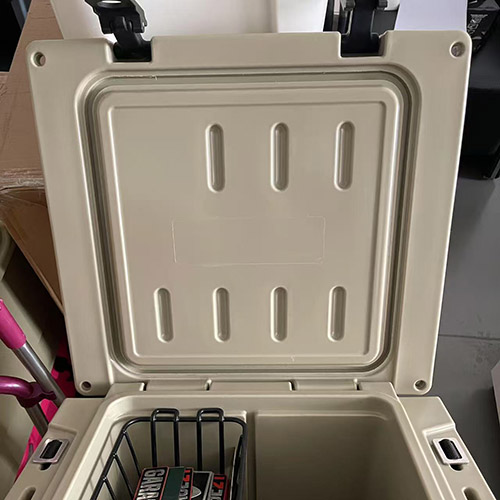 Noticeable imperfections with slider logo