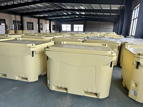 800L fish bin production photo 2