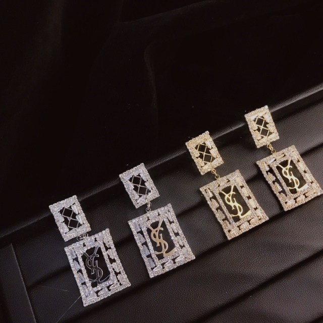 High   Quality   Fashion   Earring     01154