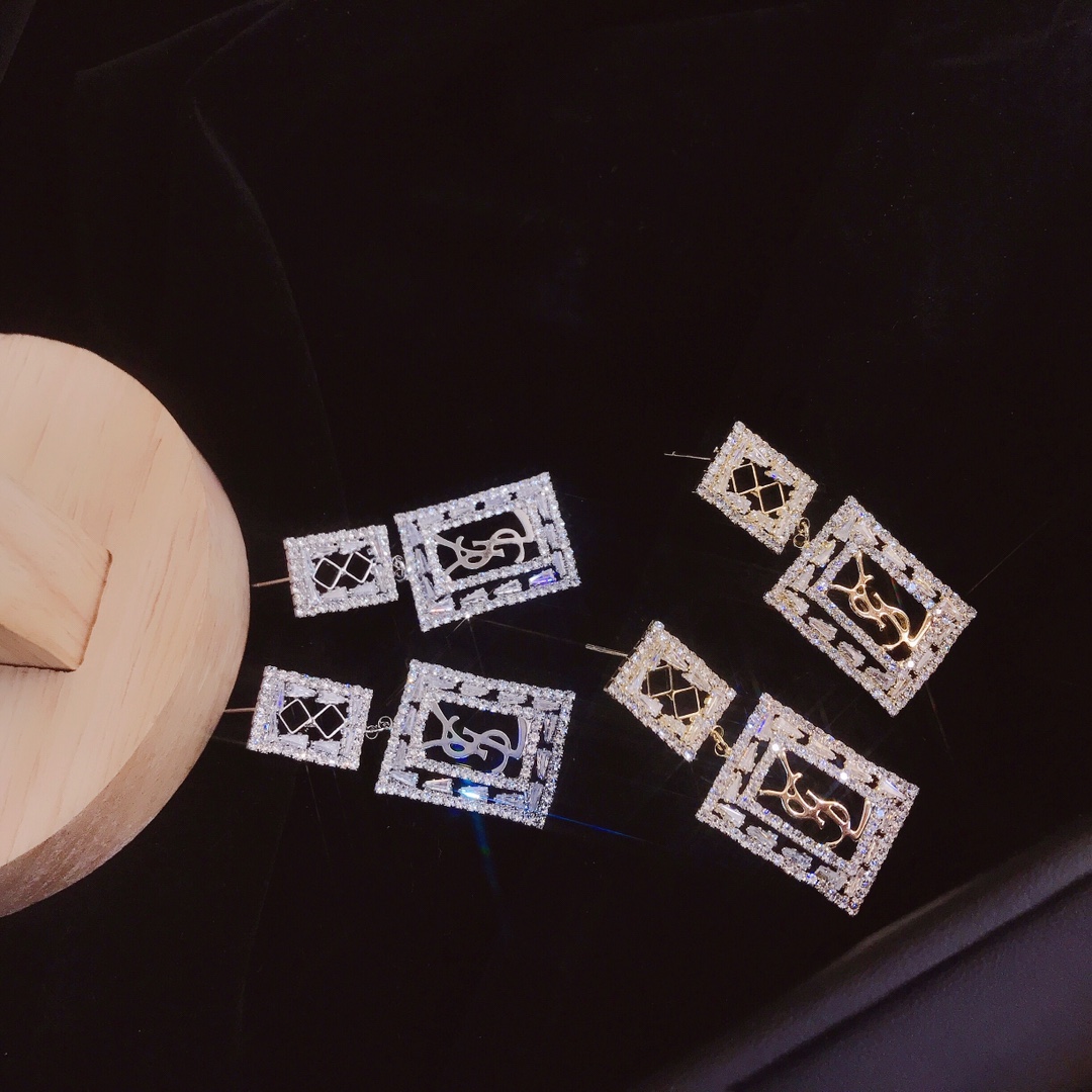 High   Quality   Fashion   Earring     01154