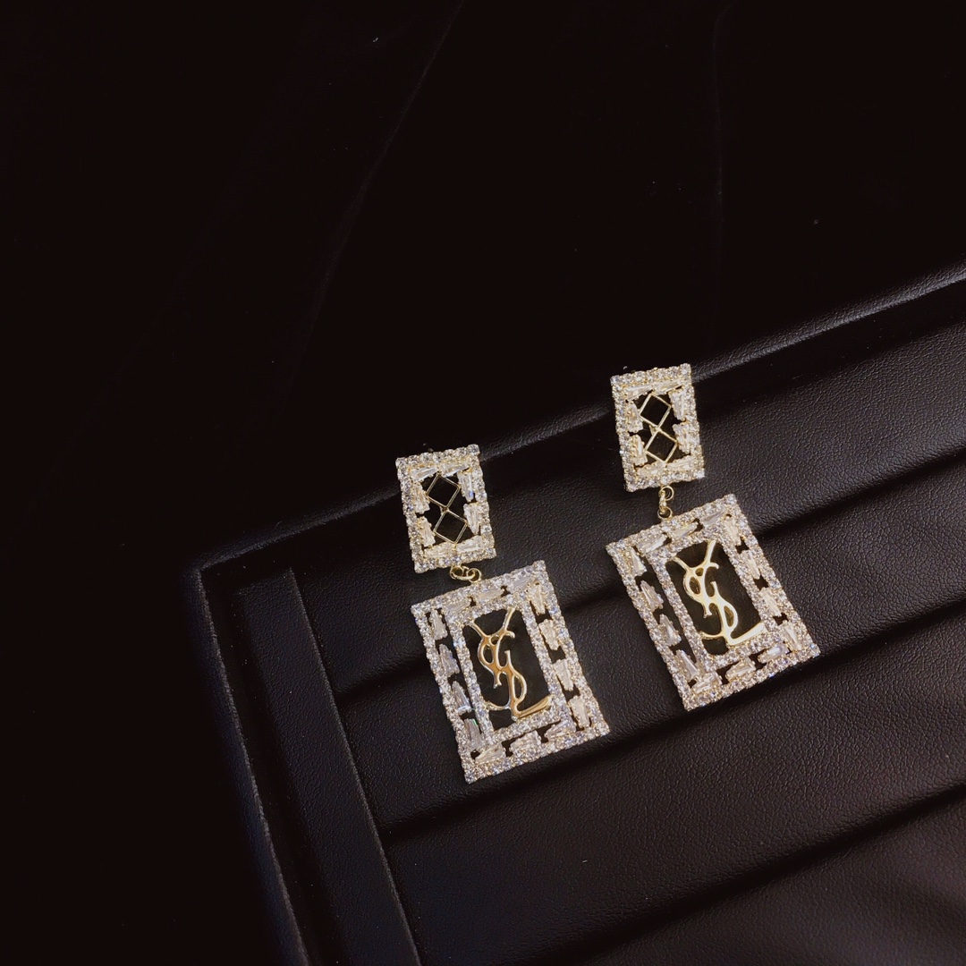 High   Quality   Fashion   Earring     01154