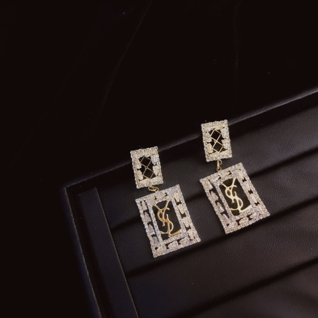 High   Quality   Fashion   Earring     01154