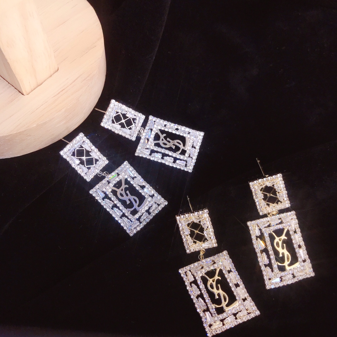 High   Quality   Fashion   Earring     01154