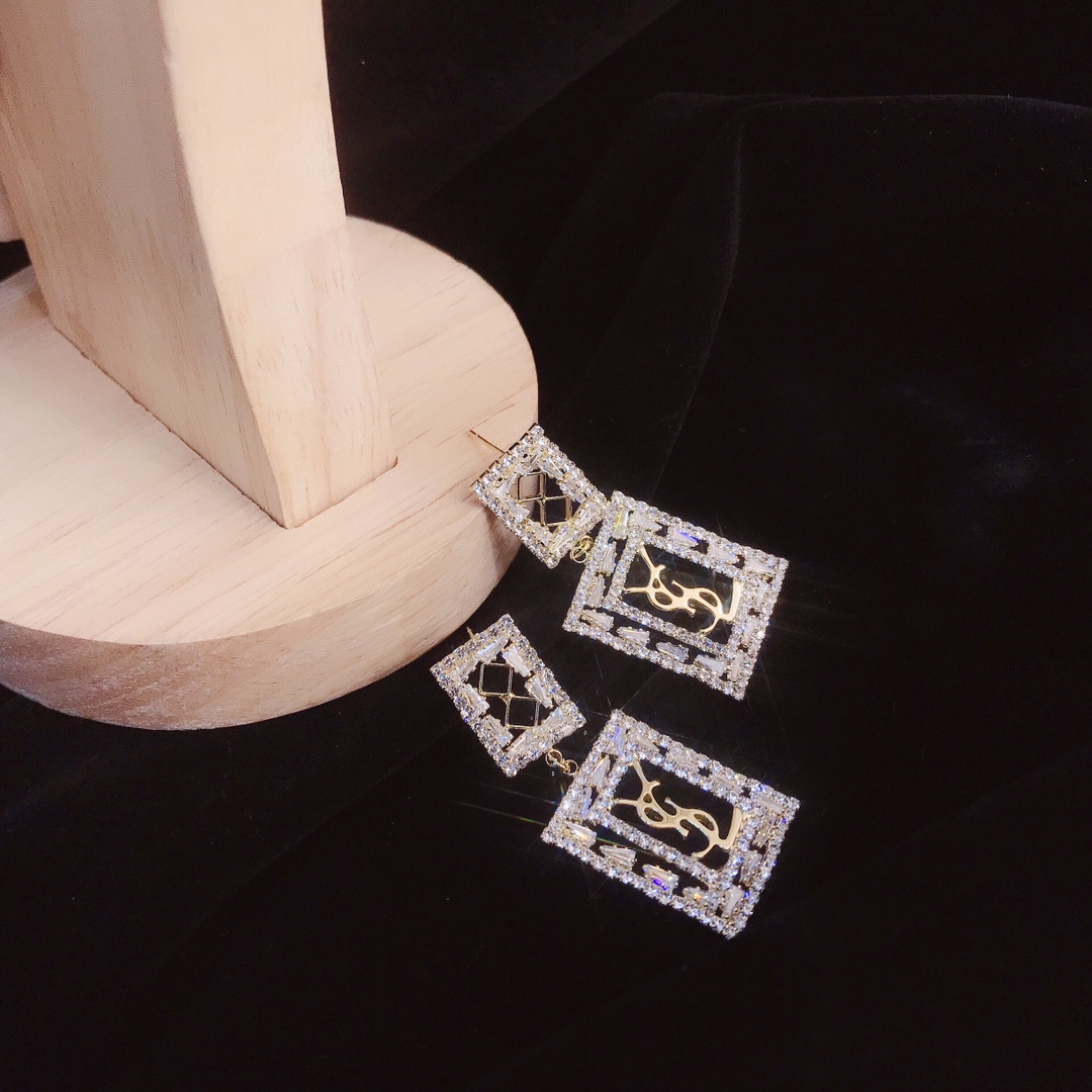 High   Quality   Fashion   Earring     01154