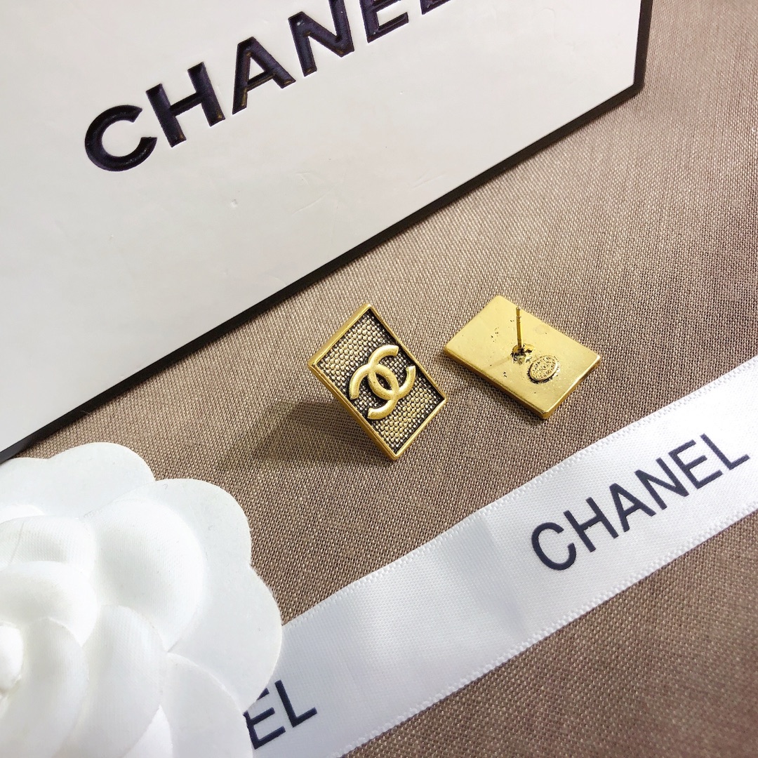 High   Quality   Fashion    Earring    01620