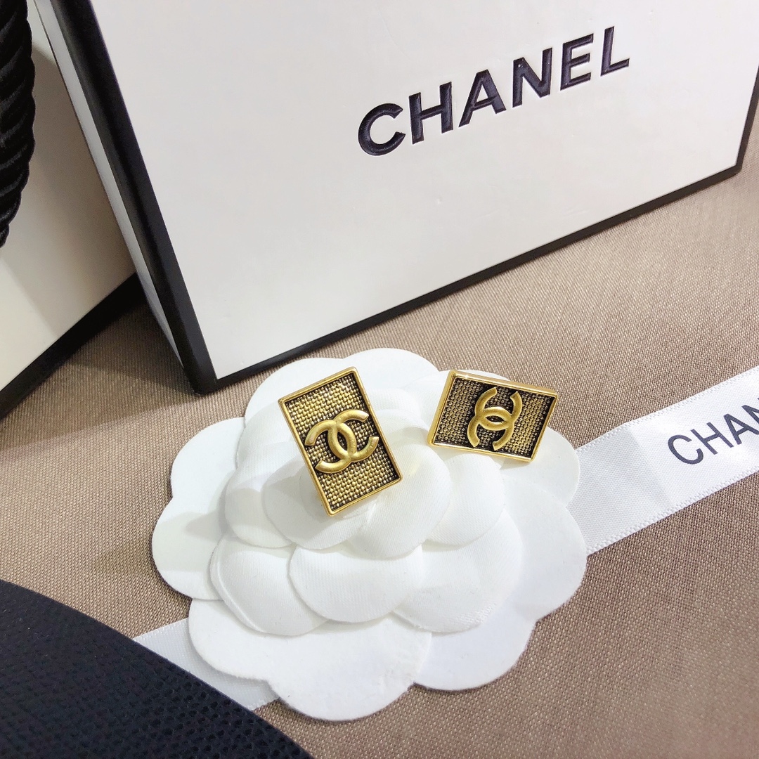 High   Quality   Fashion    Earring    01620
