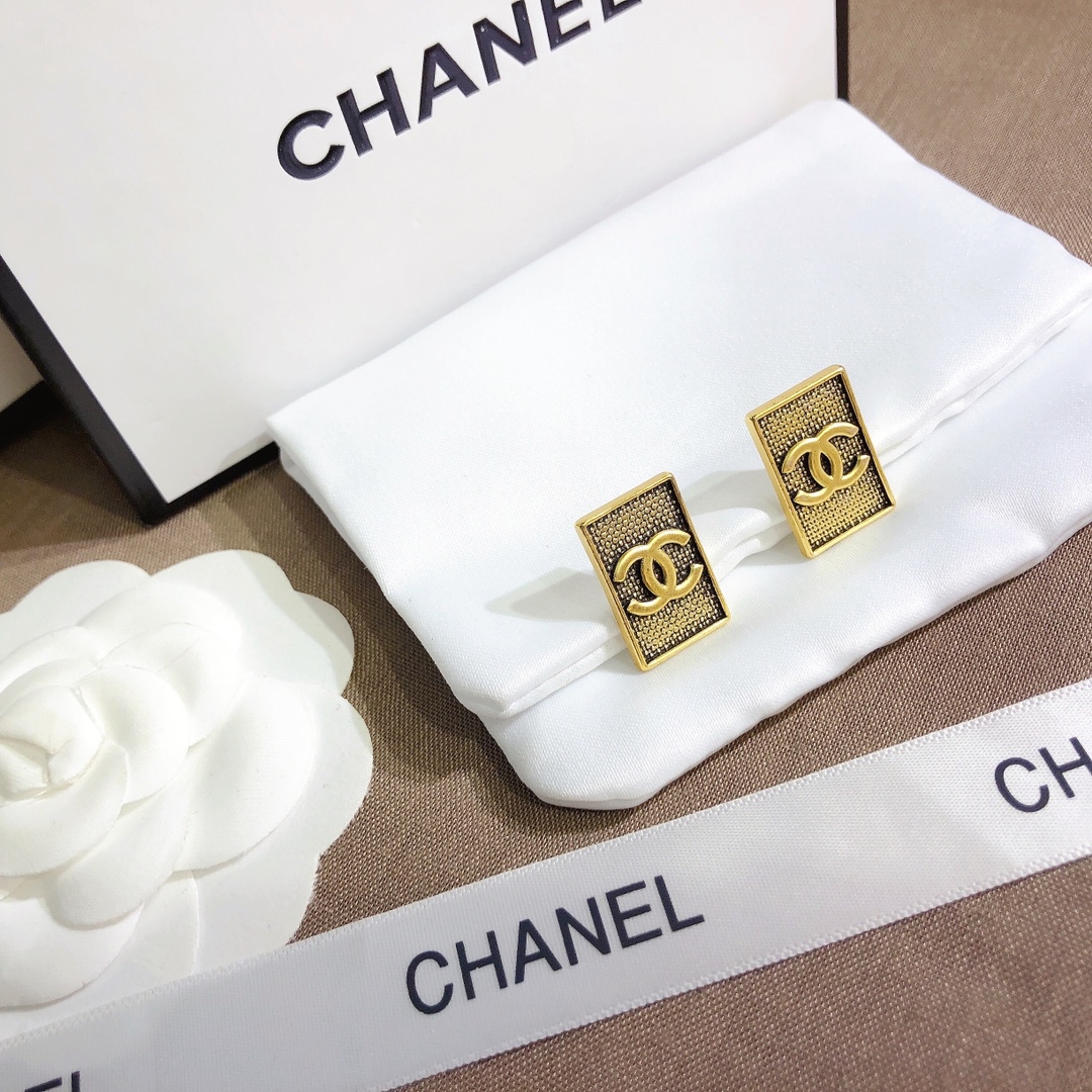 High   Quality   Fashion    Earring    01620