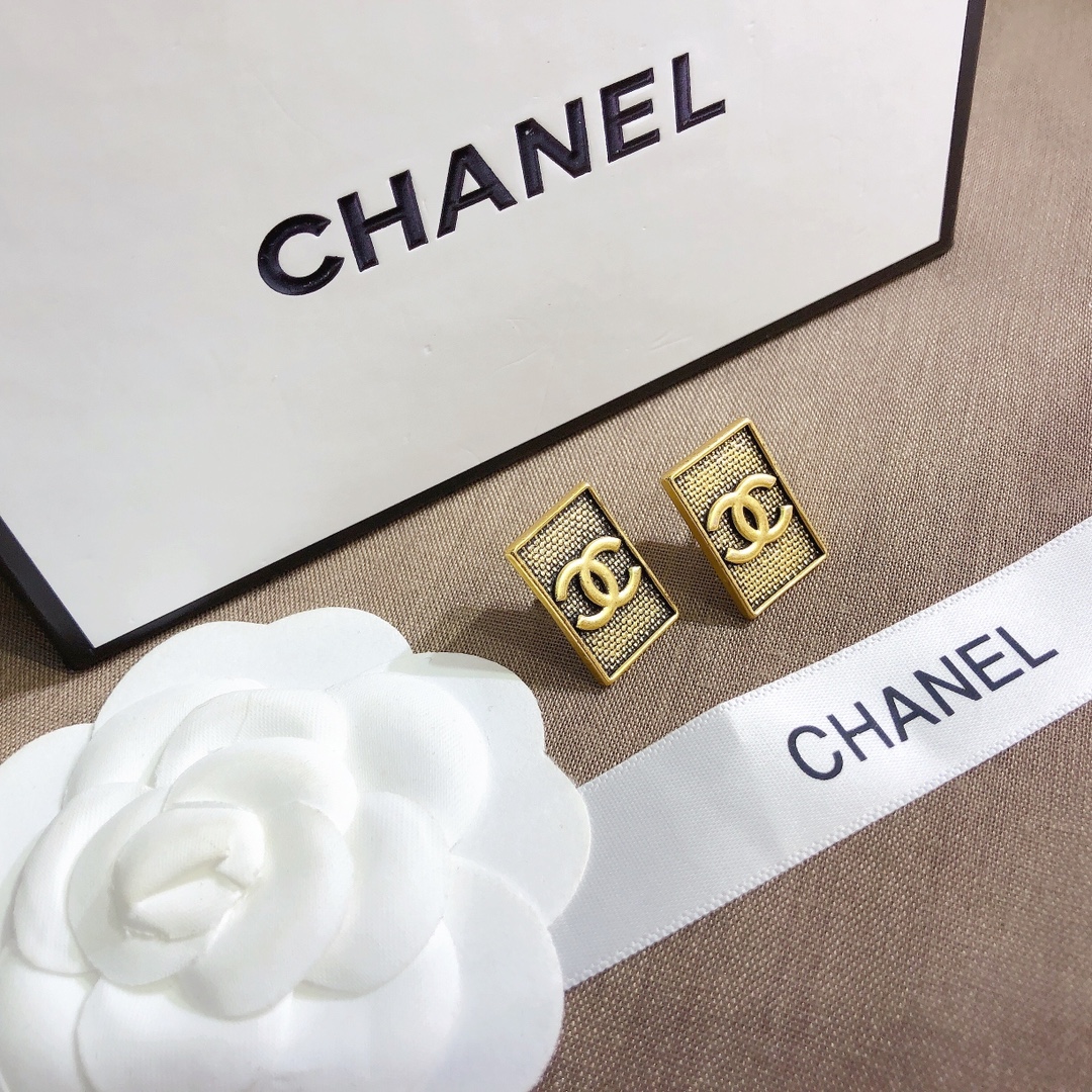 High   Quality   Fashion    Earring    01620