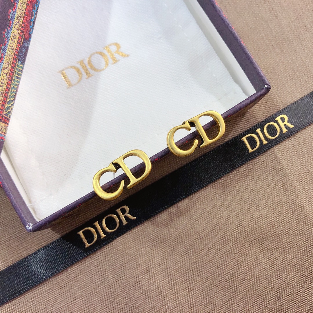 High   Quality   Fashion    Earring   01544