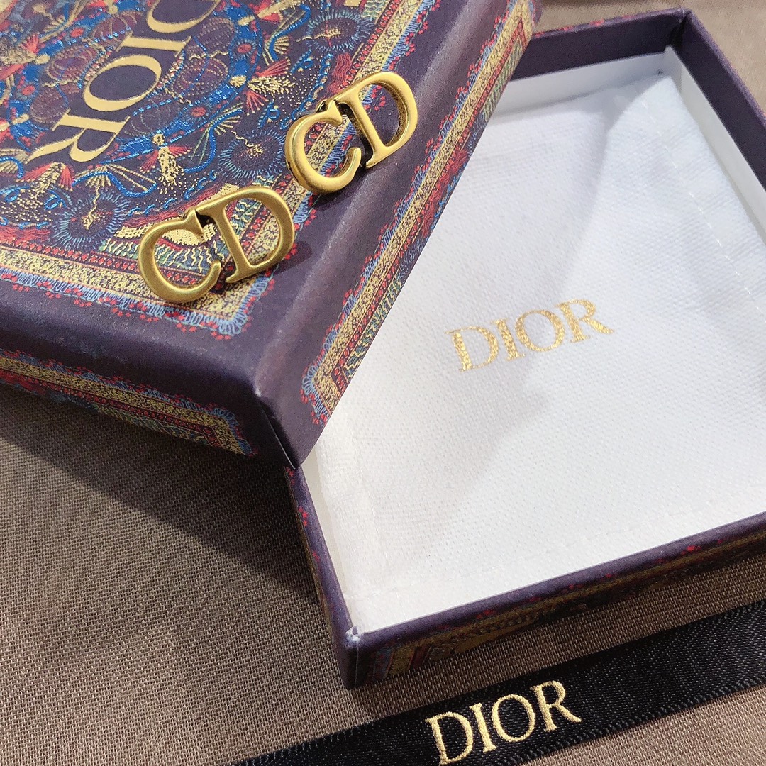 High   Quality   Fashion    Earring   01544