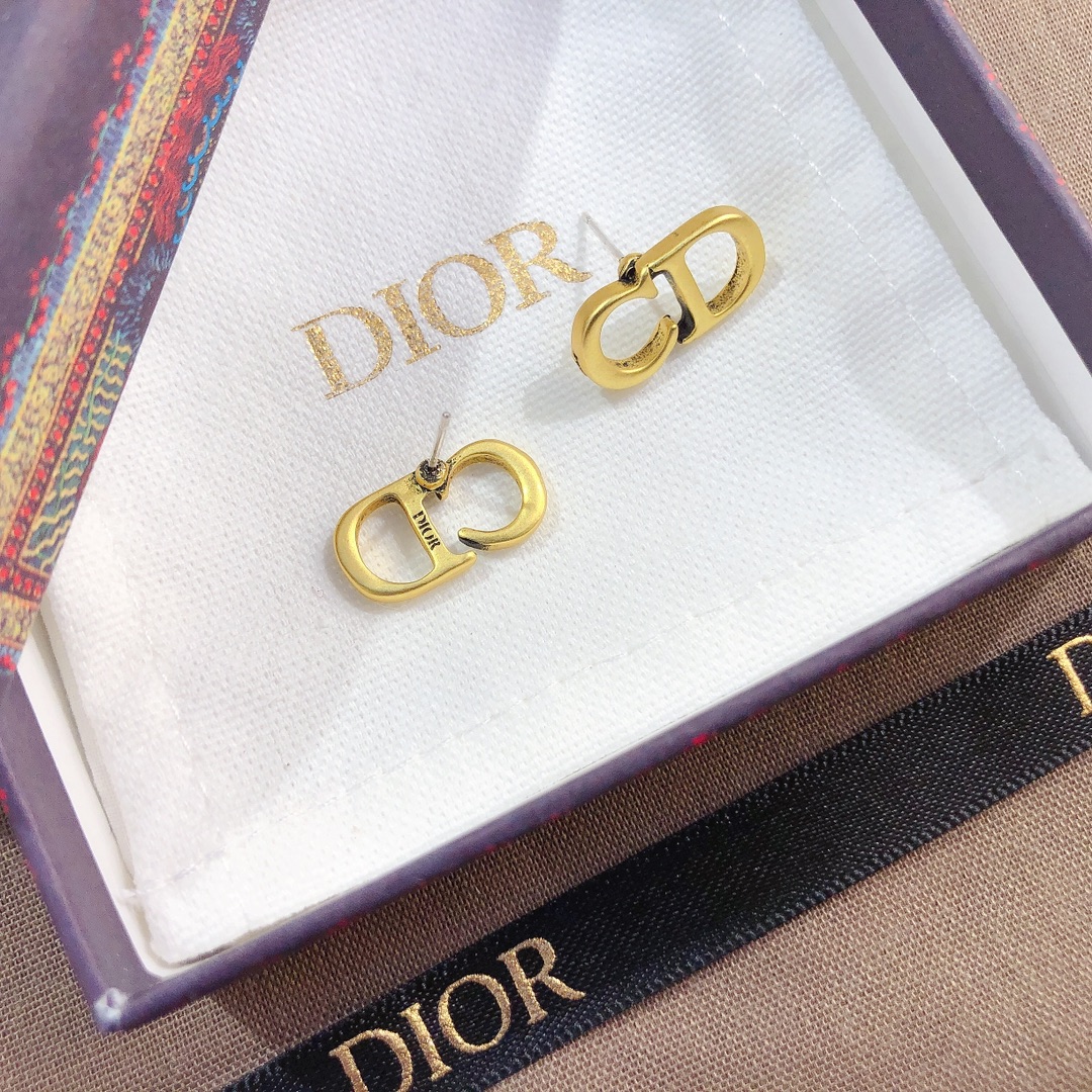 High   Quality   Fashion    Earring   01544
