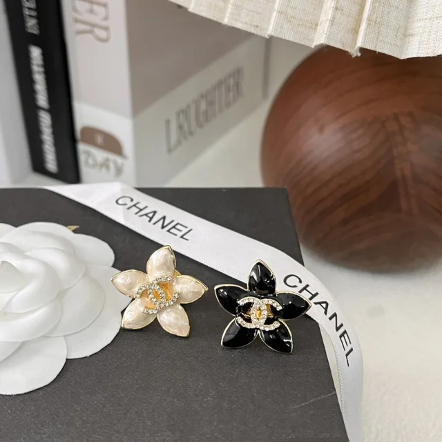 High   Quality   Fashion    Brooch  01144