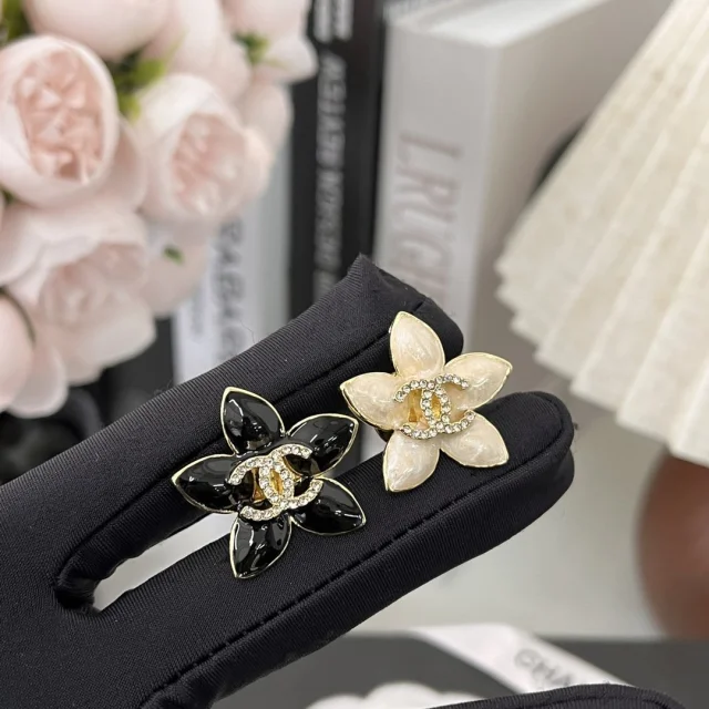 High   Quality   Fashion    Brooch  01144