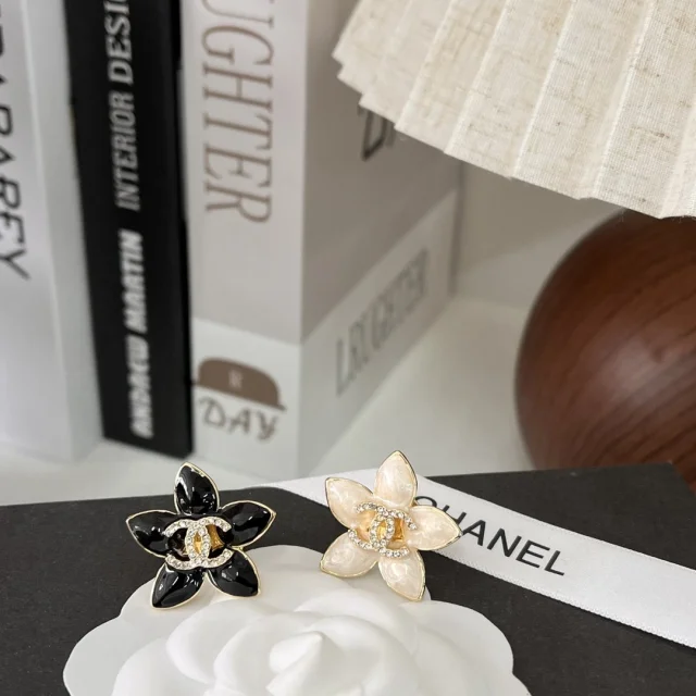 High   Quality   Fashion    Brooch  01144