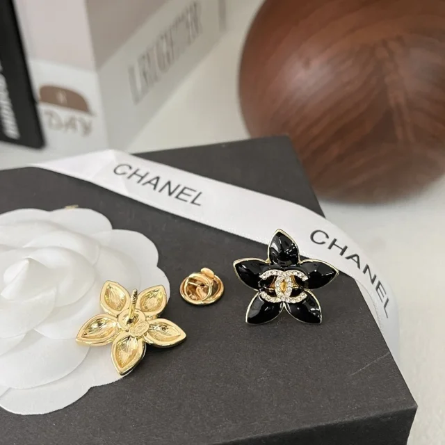 High   Quality   Fashion    Brooch  01144