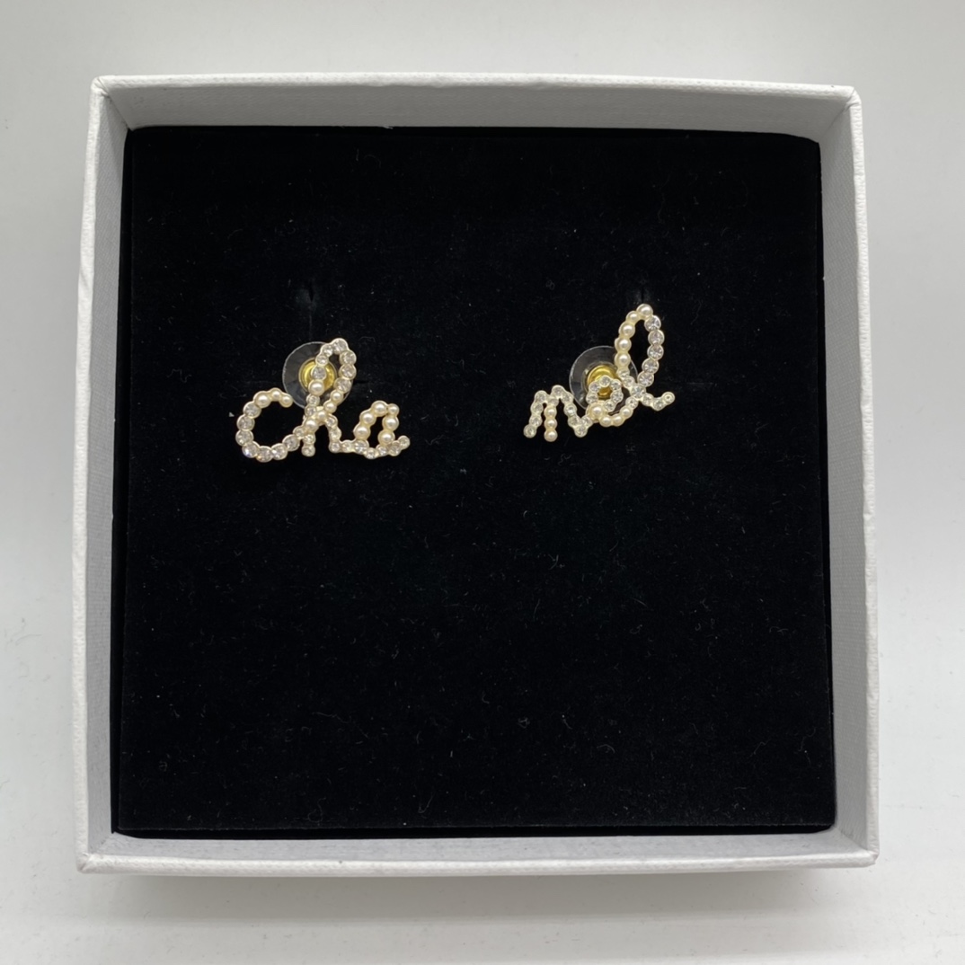 High   Quality  Fashion    Earring    09155706