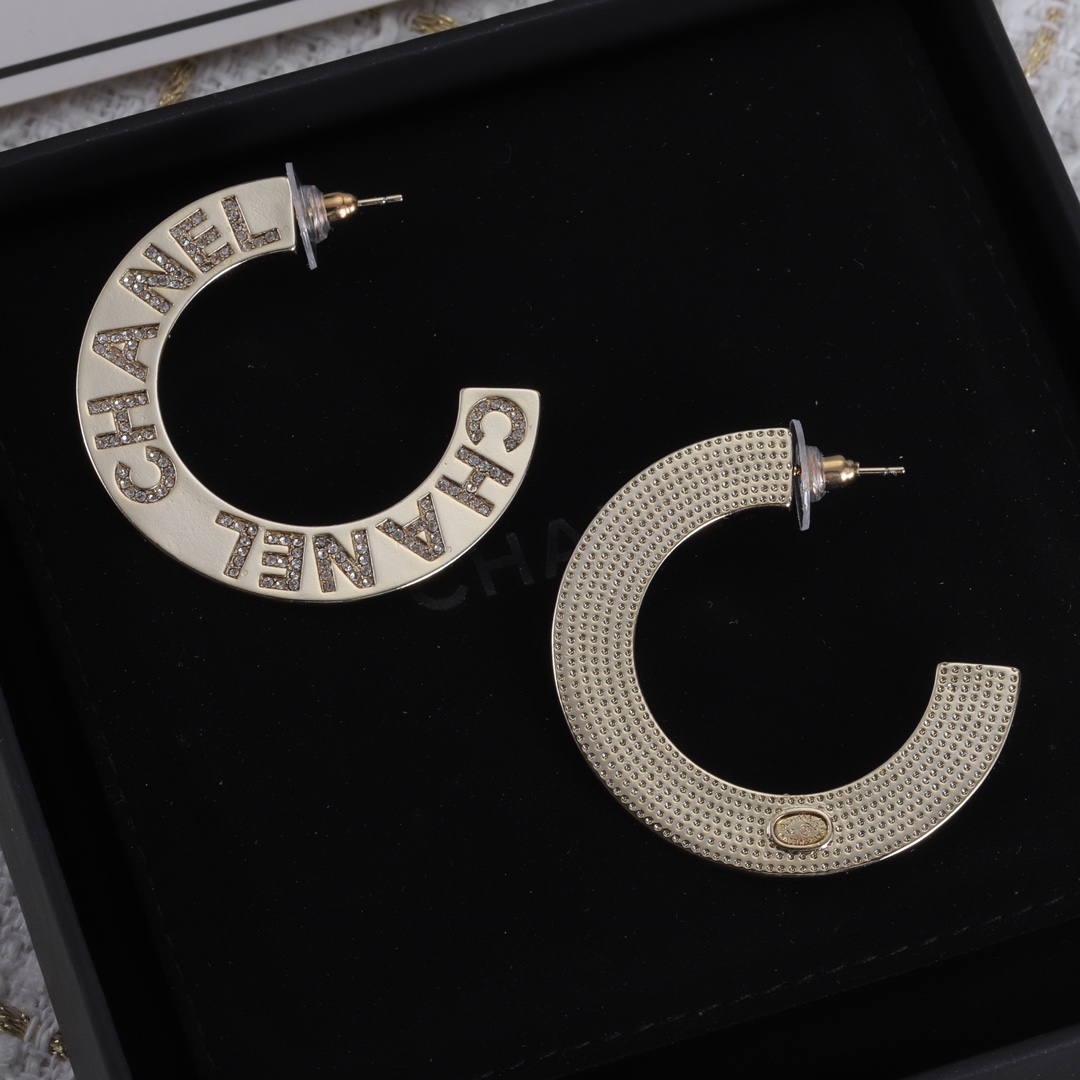 High   Quality  Fashion    Earring  07137091