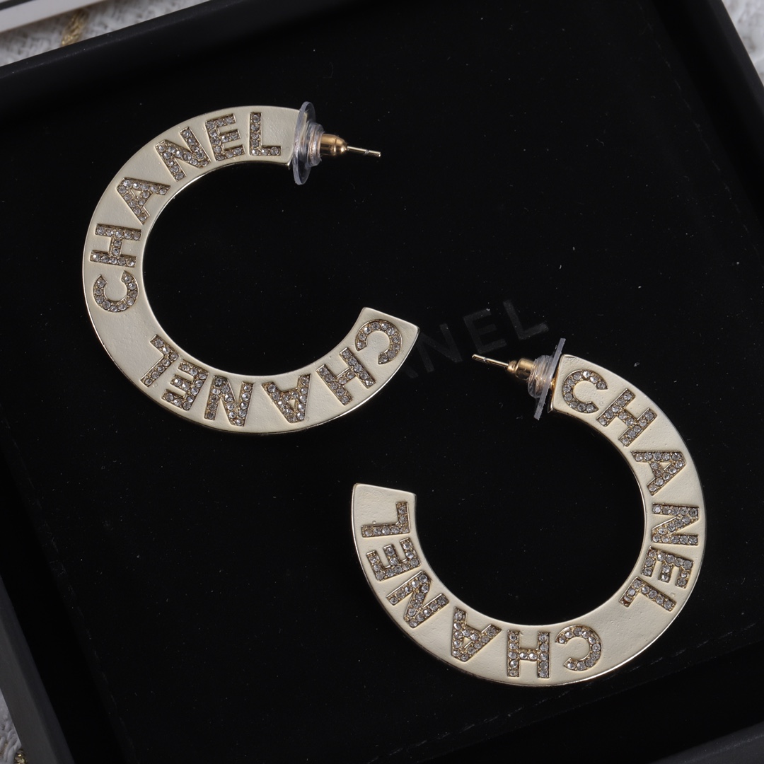 High   Quality  Fashion    Earring  07137091