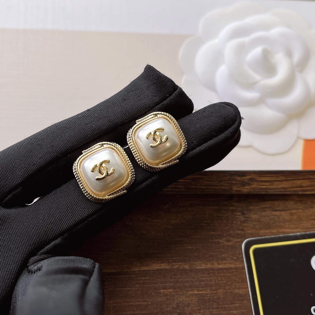 High   Quality   Fashion    Earring   01370
