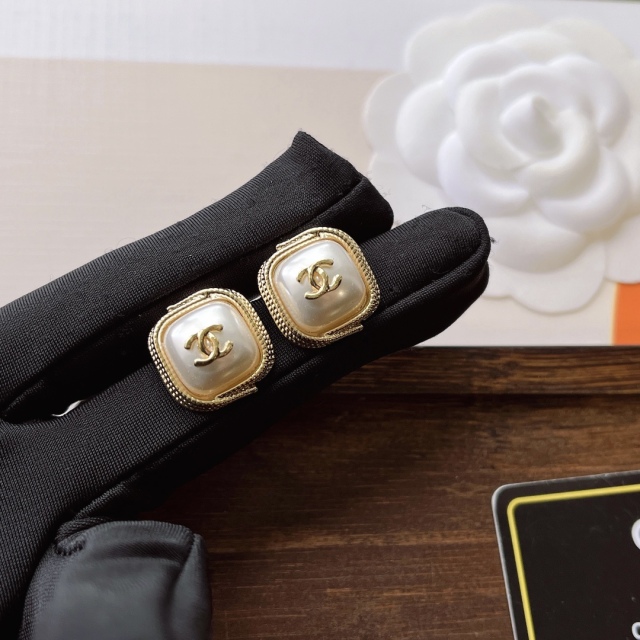 High   Quality   Fashion    Earring   01370