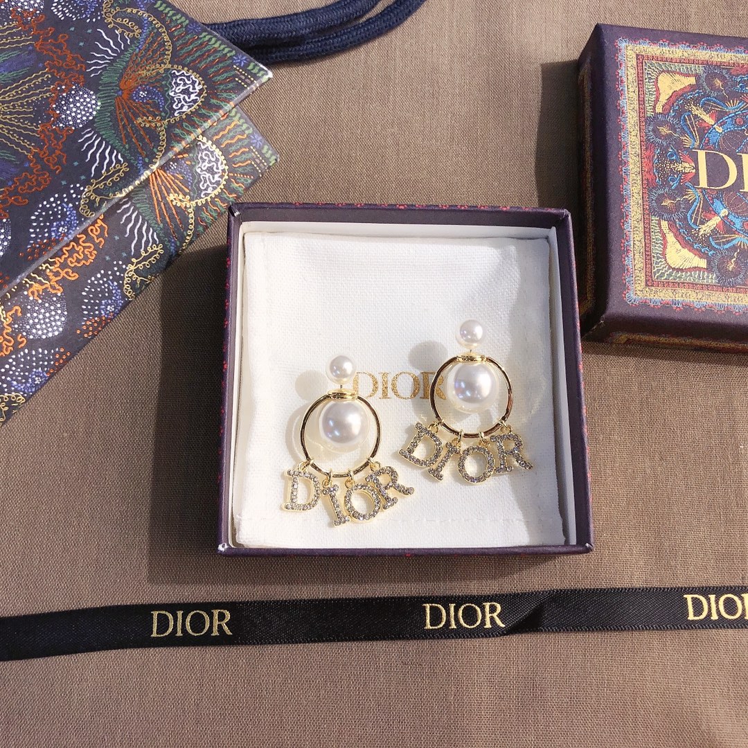 High   Quality   Fashion    Earring   01556
