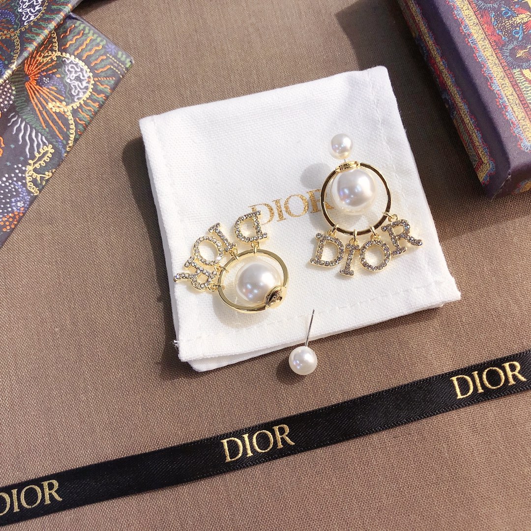 High   Quality   Fashion    Earring   01556