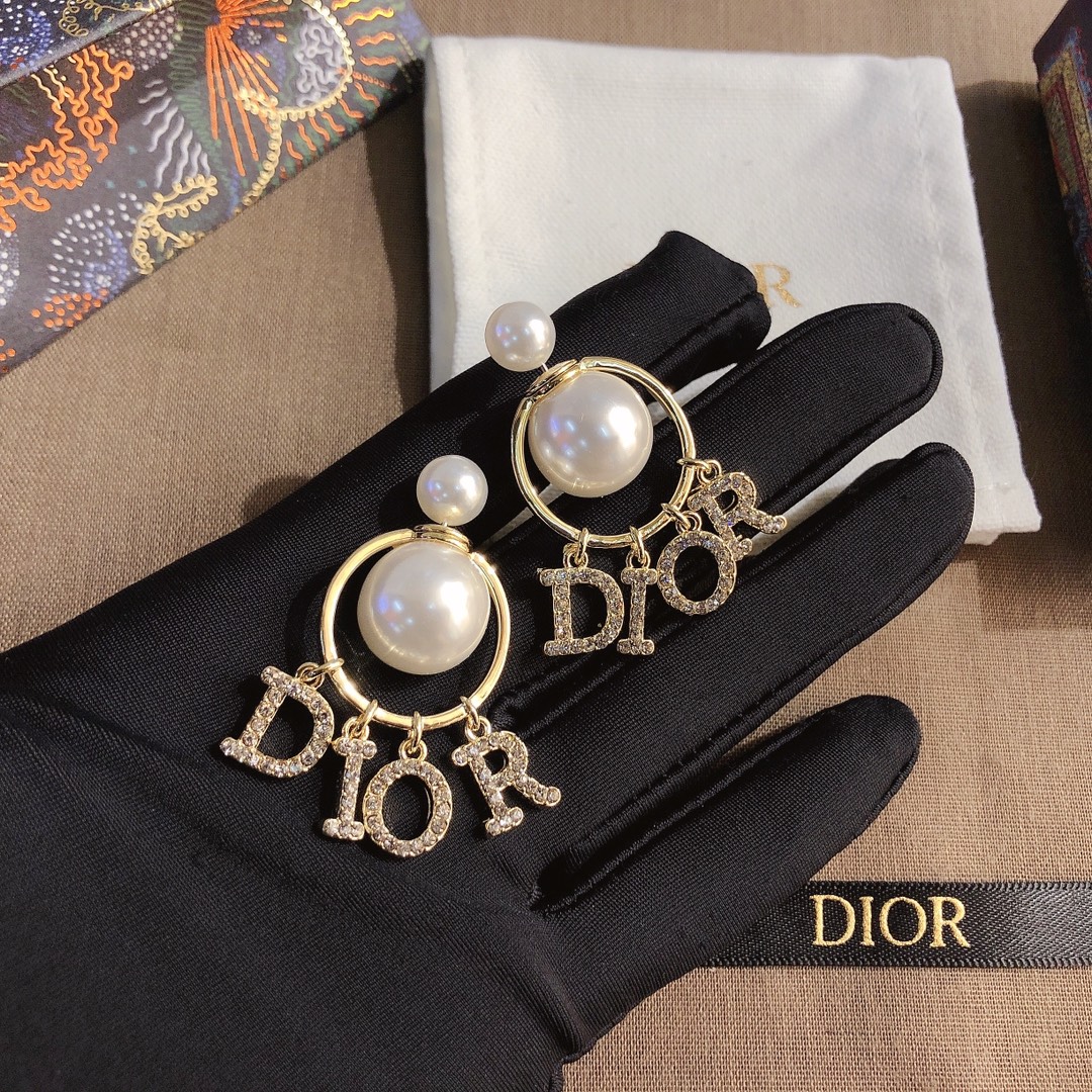 High   Quality   Fashion    Earring   01556