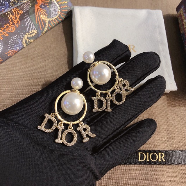 High   Quality   Fashion    Earring   01556