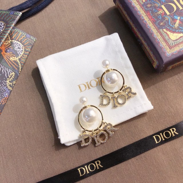 High   Quality   Fashion    Earring   01556