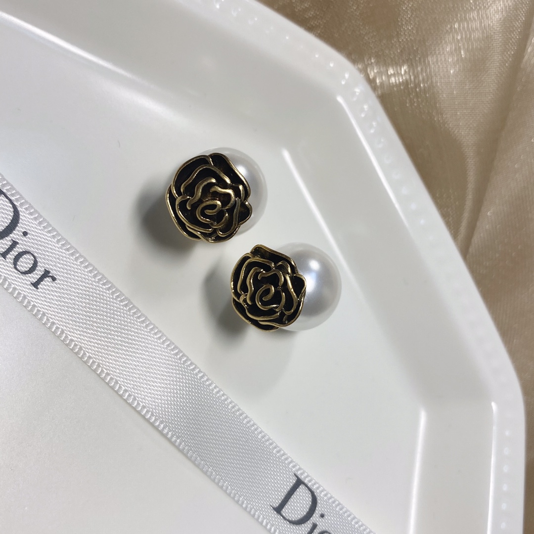 High   Quality  Fashion    Earring    09155761