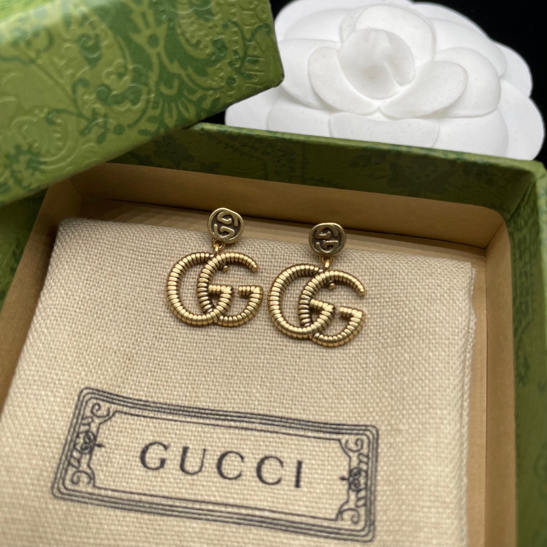 High   Quality  Fashion    Earring   09155768