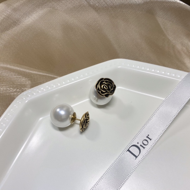 High   Quality  Fashion    Earring    09155761