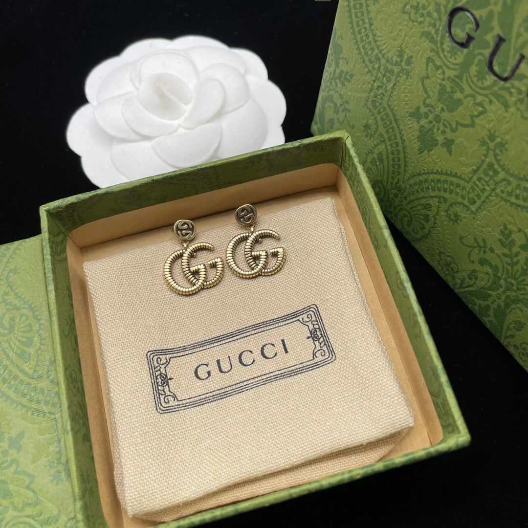 High   Quality  Fashion    Earring   09155768