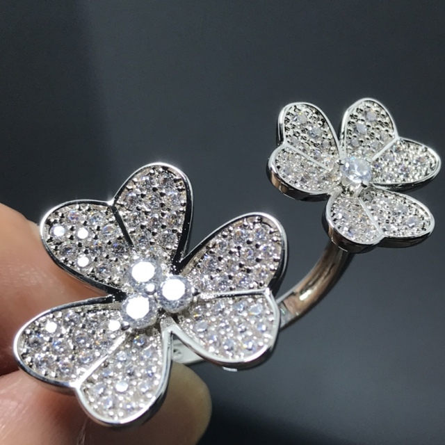 High   Quality  Fashion   Ring   03129346