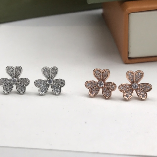 High   Quality  Fashion   Earring   03 101787