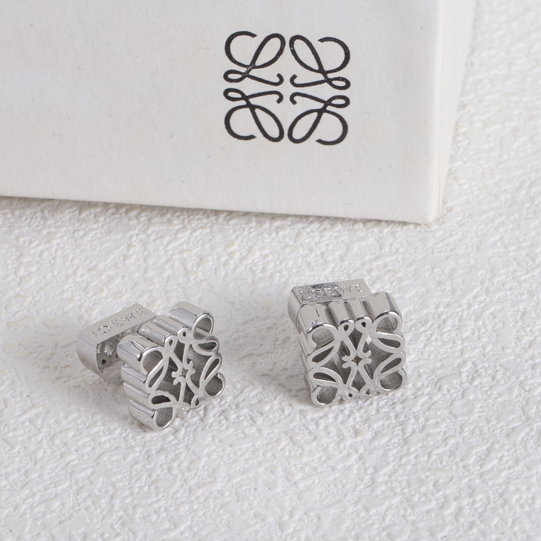 High   Quality  Fashion   Earring  07122020