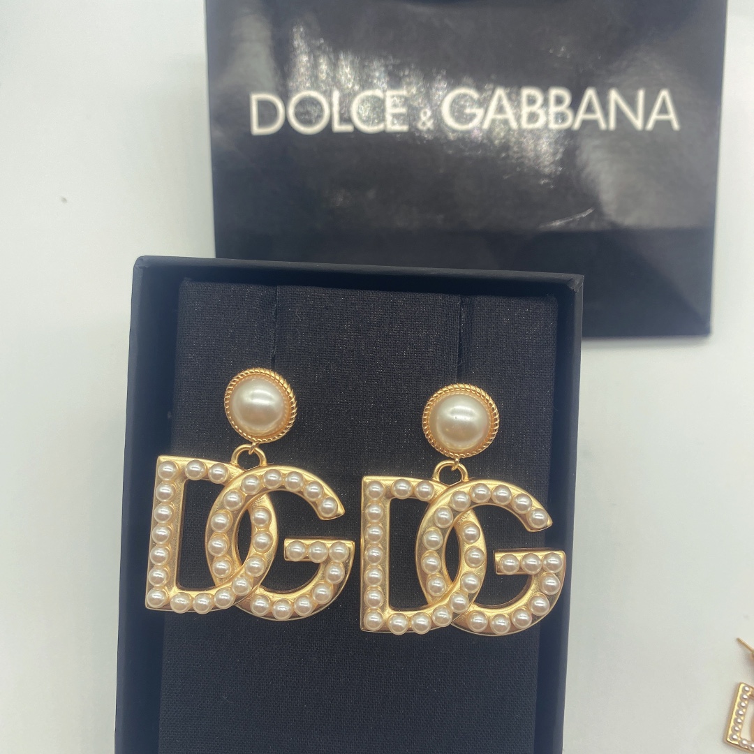 High   Quality  Fashion    Earring  07137443