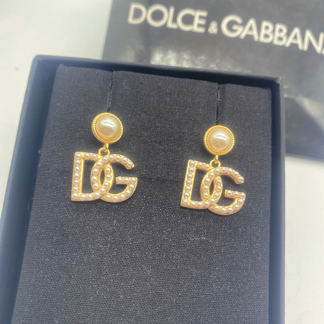 High   Quality  Fashion    Earring  07137443