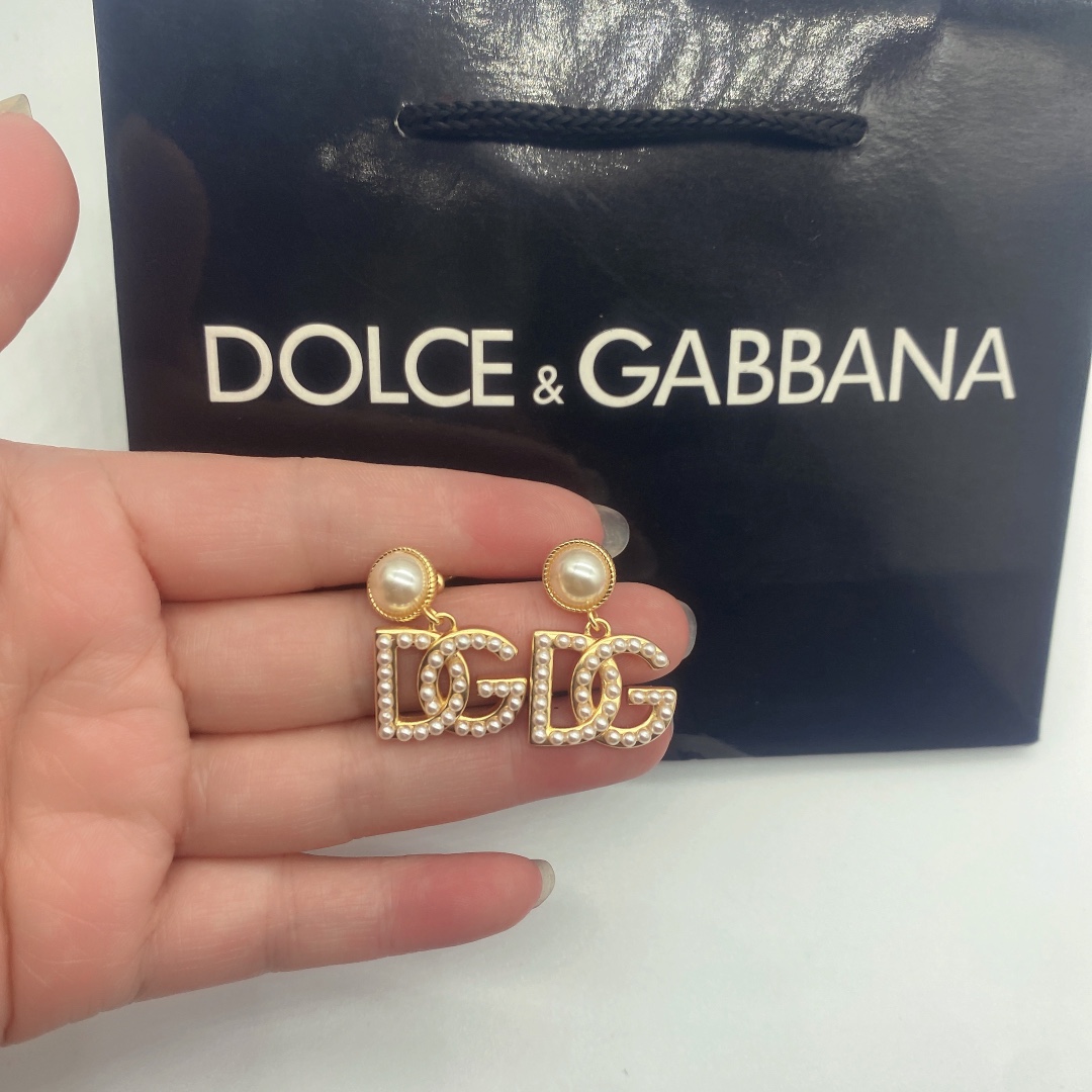 High   Quality  Fashion    Earring  07137443