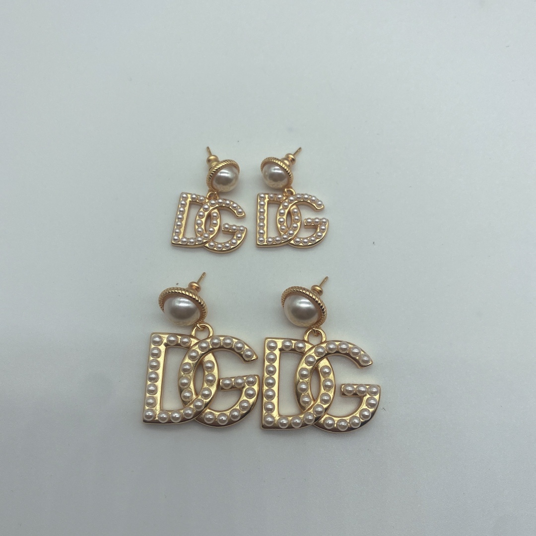 High   Quality  Fashion    Earring  07137443